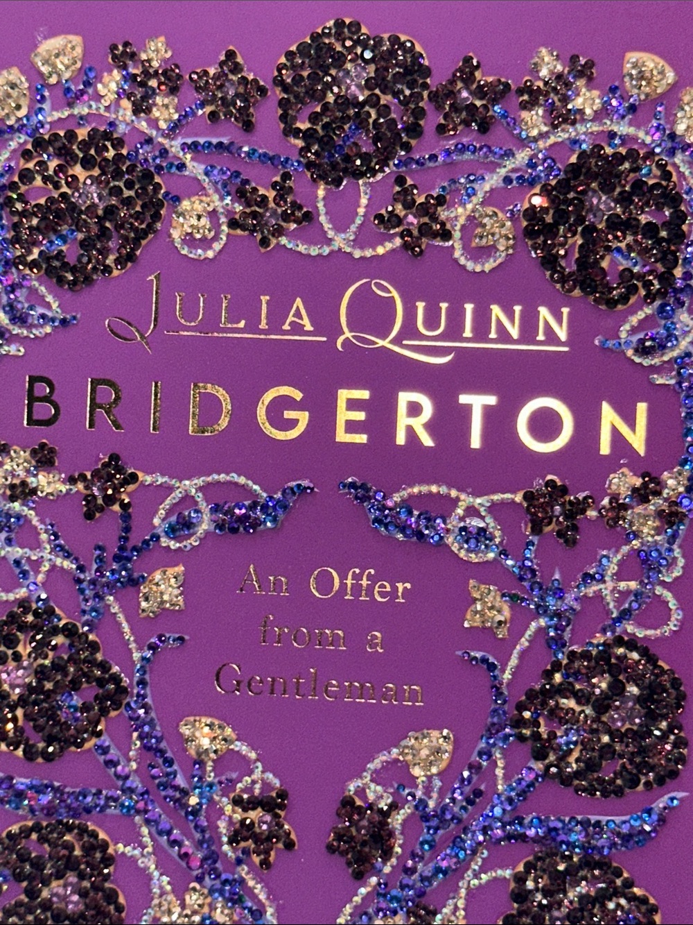 Bridgerton: An Offer from a Gentleman by Julia Quinn - Embellished hardcover - Picture 3 of 7